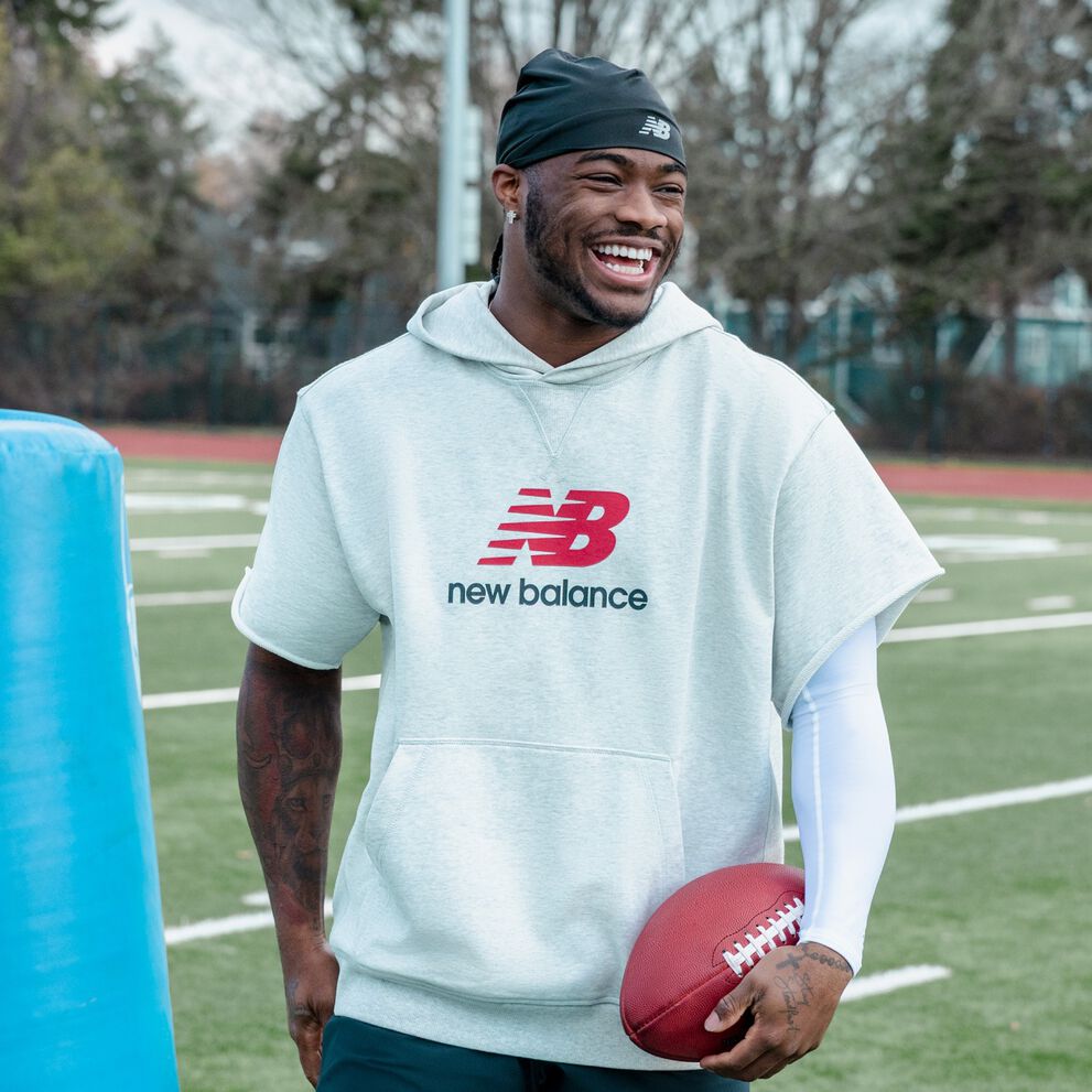 Jalen Milroe en un campo de f&uacute;tbol