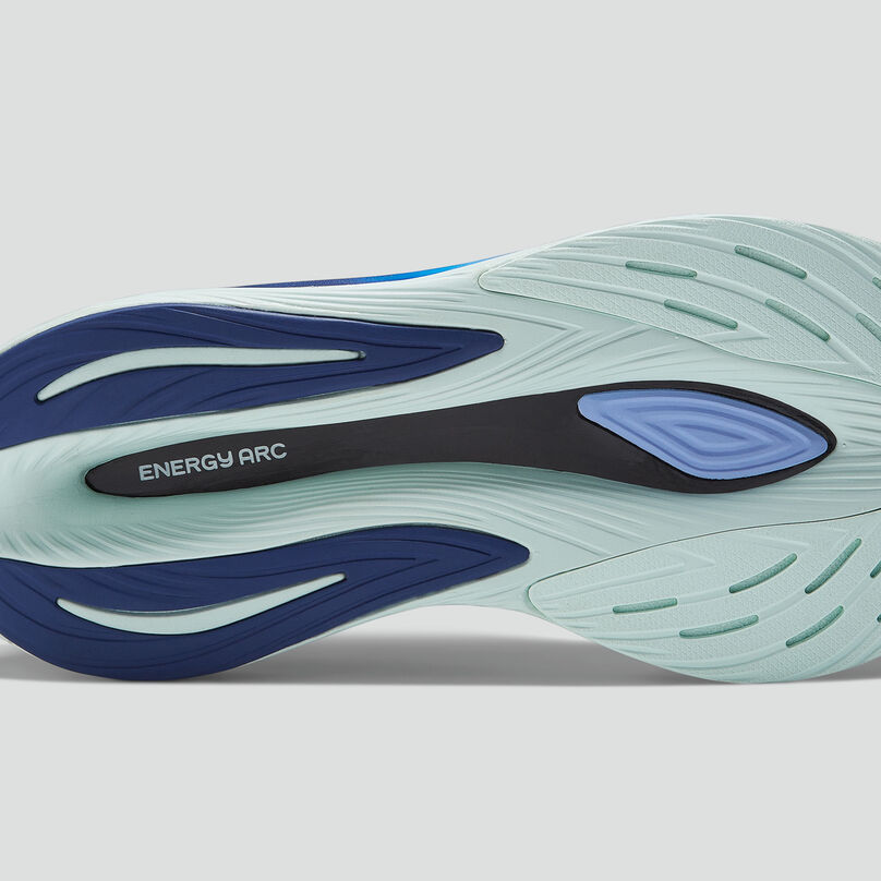 Detailed studio shot of Womans Fuelcell SuperComp Trainer v1 Energy Arc sole