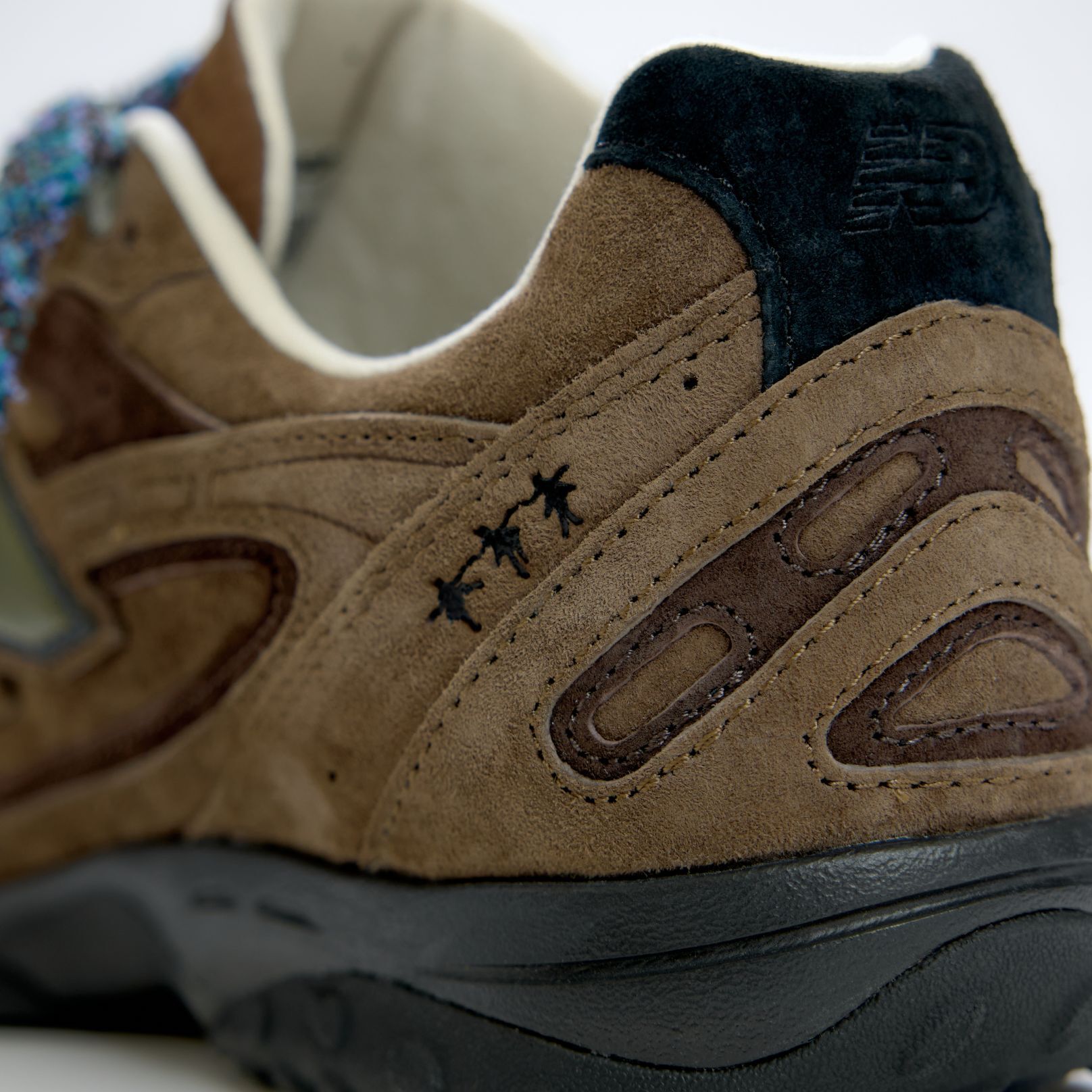 BASKETCASE x New Balance 204L - New Balance