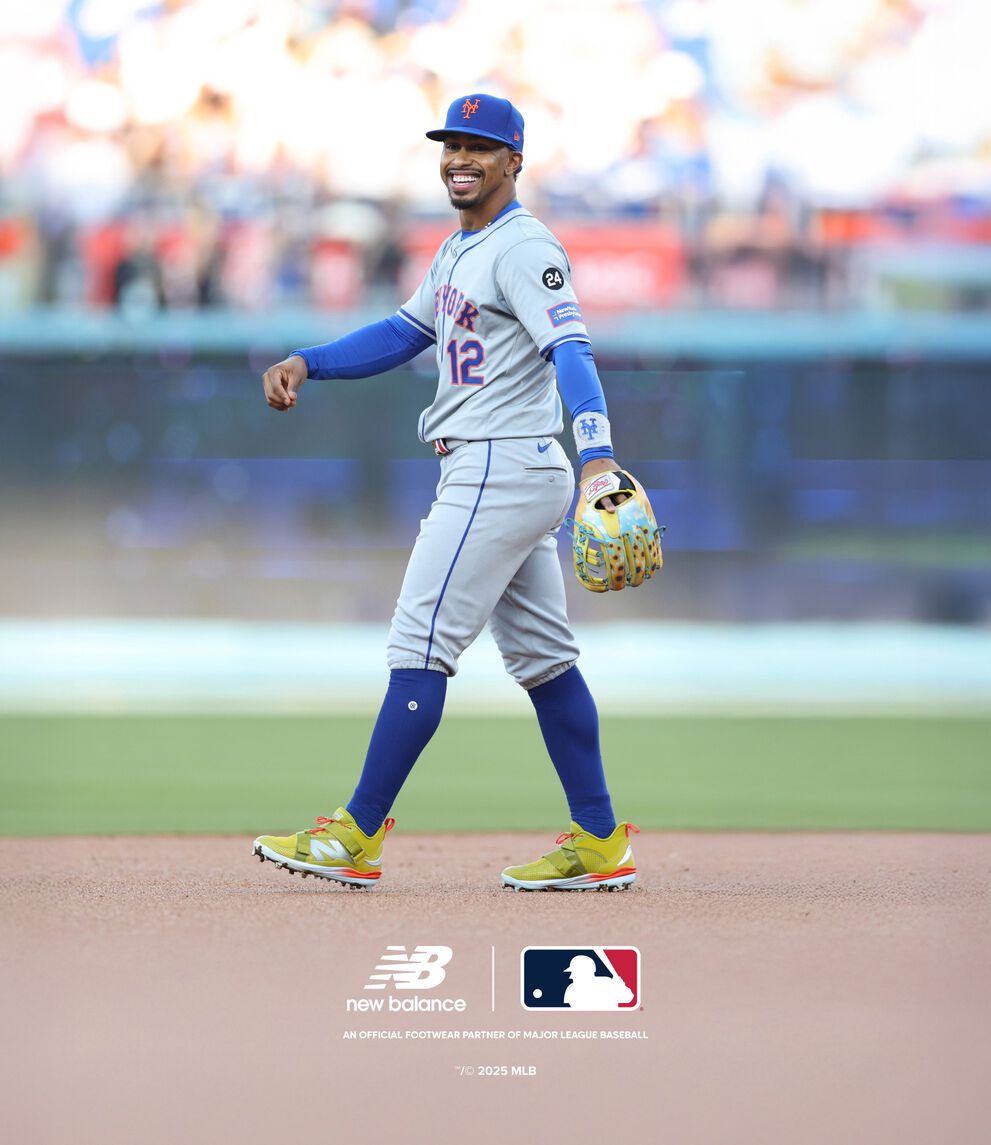 Francisco Lindor walking on the field in his Mets uniform.    