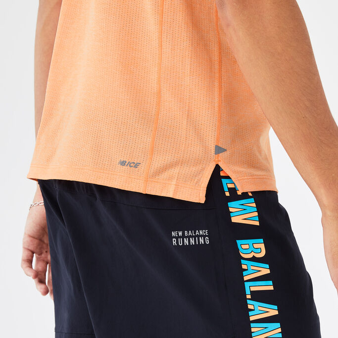 Details of the bottom of the shirt.