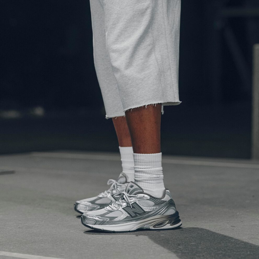 knee down image of person wearing ABZORB 2010