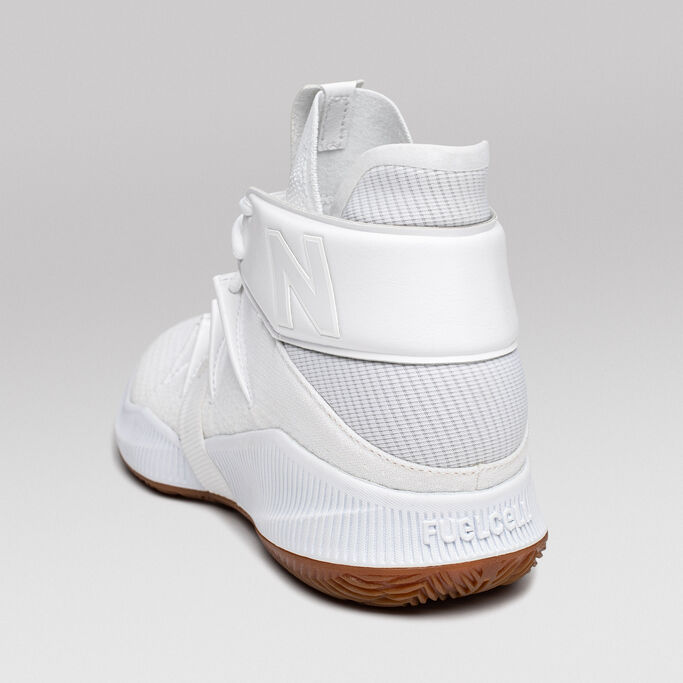 OMN1S Mid facing the left and showing the FuelCell midsole.