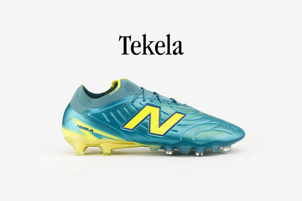 Lateral view of a blue Tekela boot.