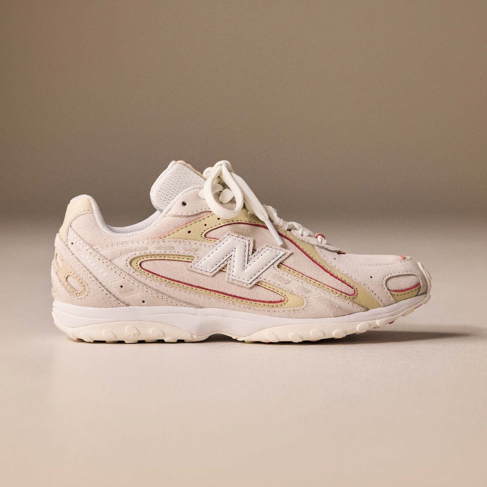 Off figure profile shot of the 204L shoe