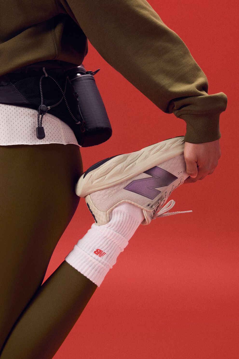 Young man wearing NB running shoes.