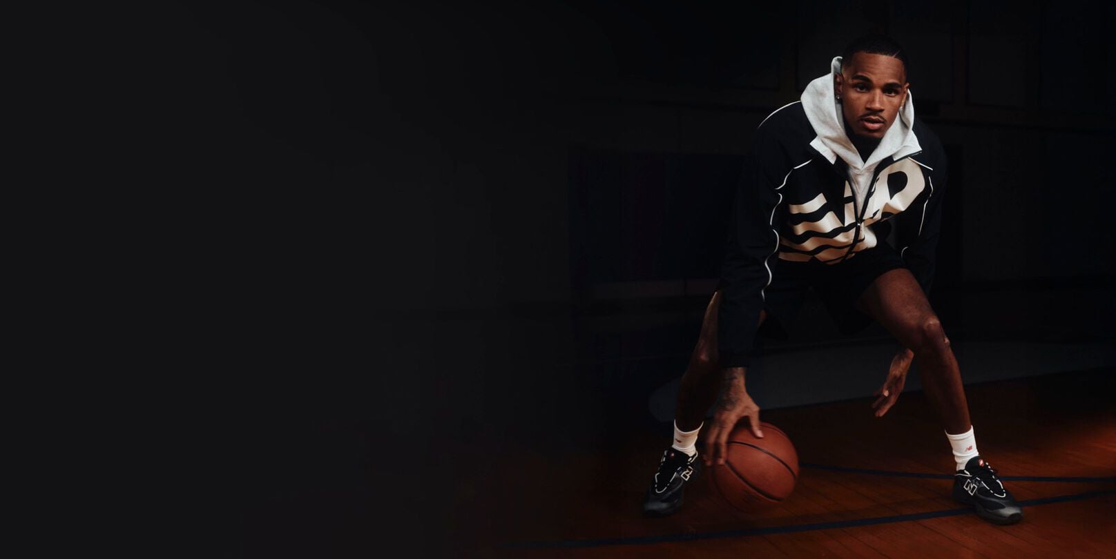 Dejounte Murray dribbling a basketball.
