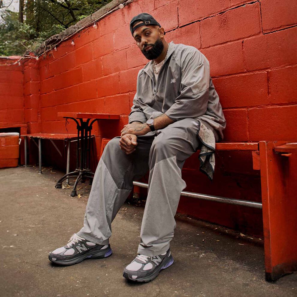 A head to toe shot of Eladio Carri&oacute;n sitting down while wearing the ABZORB 2010 shoe. 