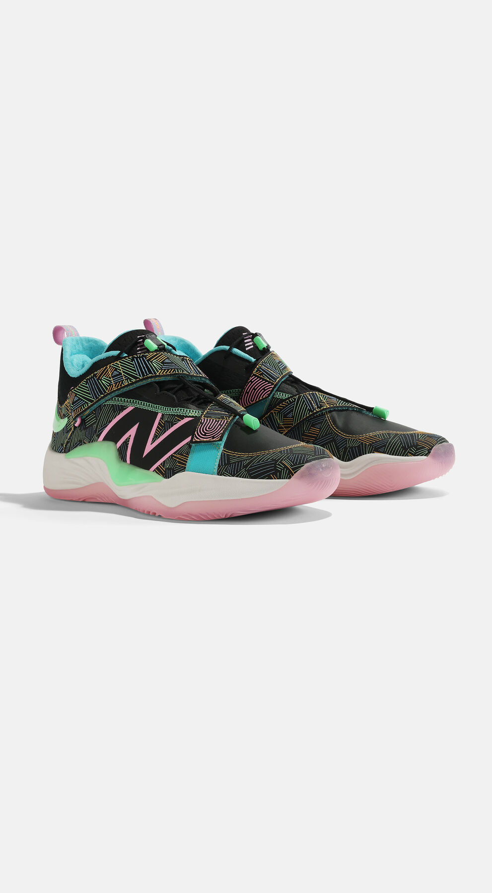 Par de zapatillas New Balance FuelCell Lindor 2 en colores tropicales multicolores posando sobre fondo gris de estudio