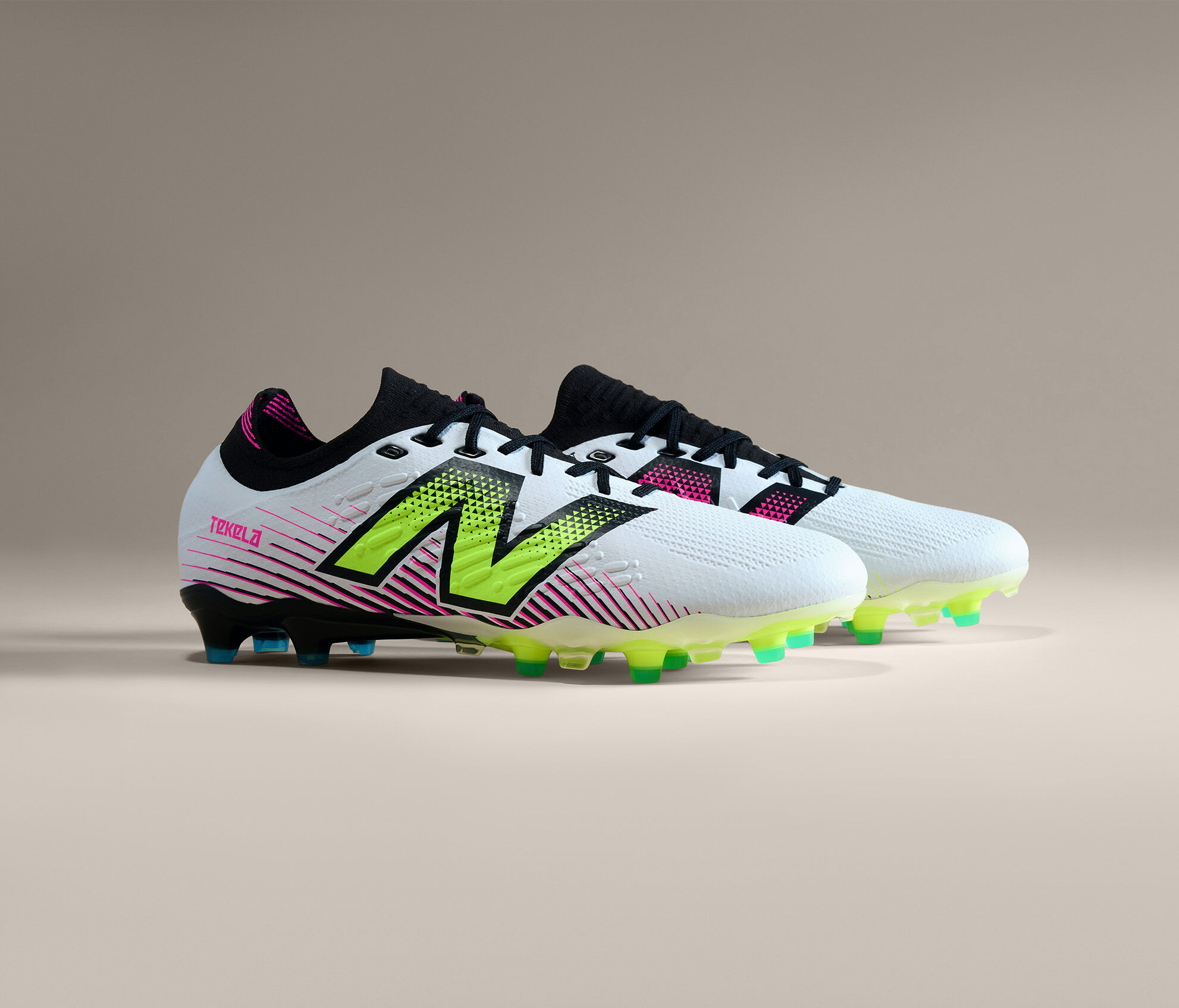 TEKELA MAGIQUE FG V4 New Balance