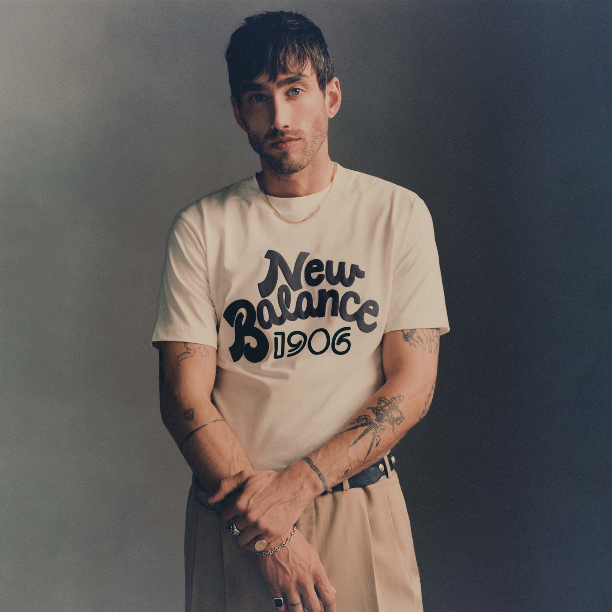 【New Balance】☆お洒落☆MADE in USA Graphic T-Shirt 9060 Sketch T-Shirt - Joe's New Balance Outlet