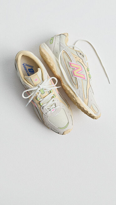 A shot of the warm skies 204L in a studio.