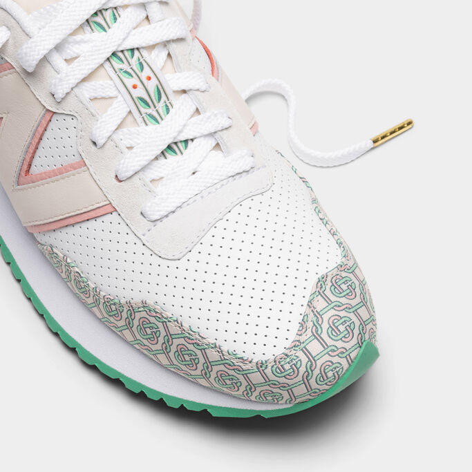 Detail of the pink and green pattern shown on the toe.
