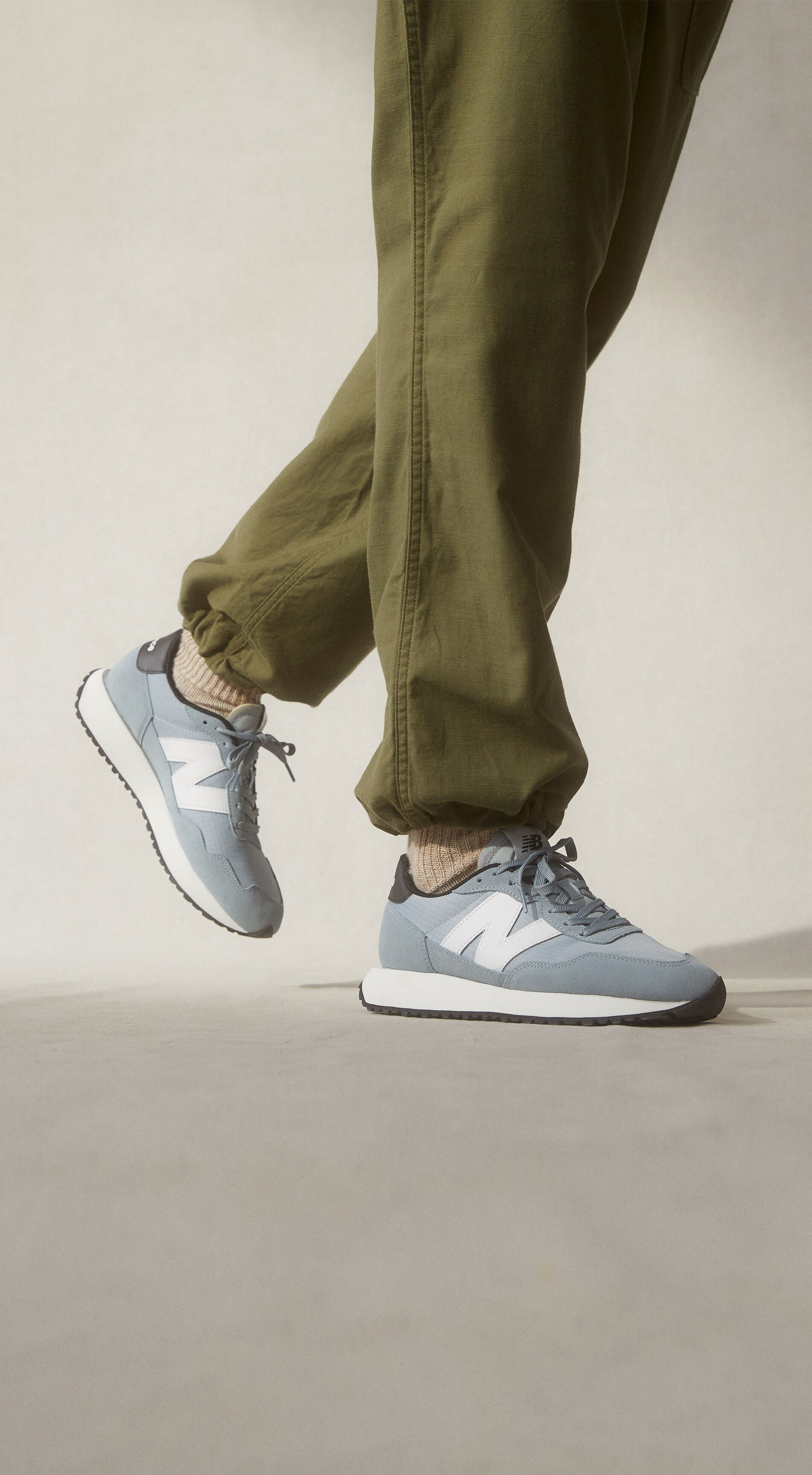 Classic Men's Shoes & Fashion Sneakers - New Balance Classic Men's Shoes & Fashion Sneakers - New Balance
