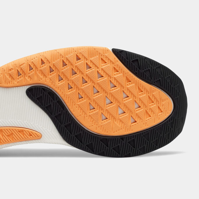 Cropped view of the bottom of a men’s NB FuelCell Rebel v2 running shoe