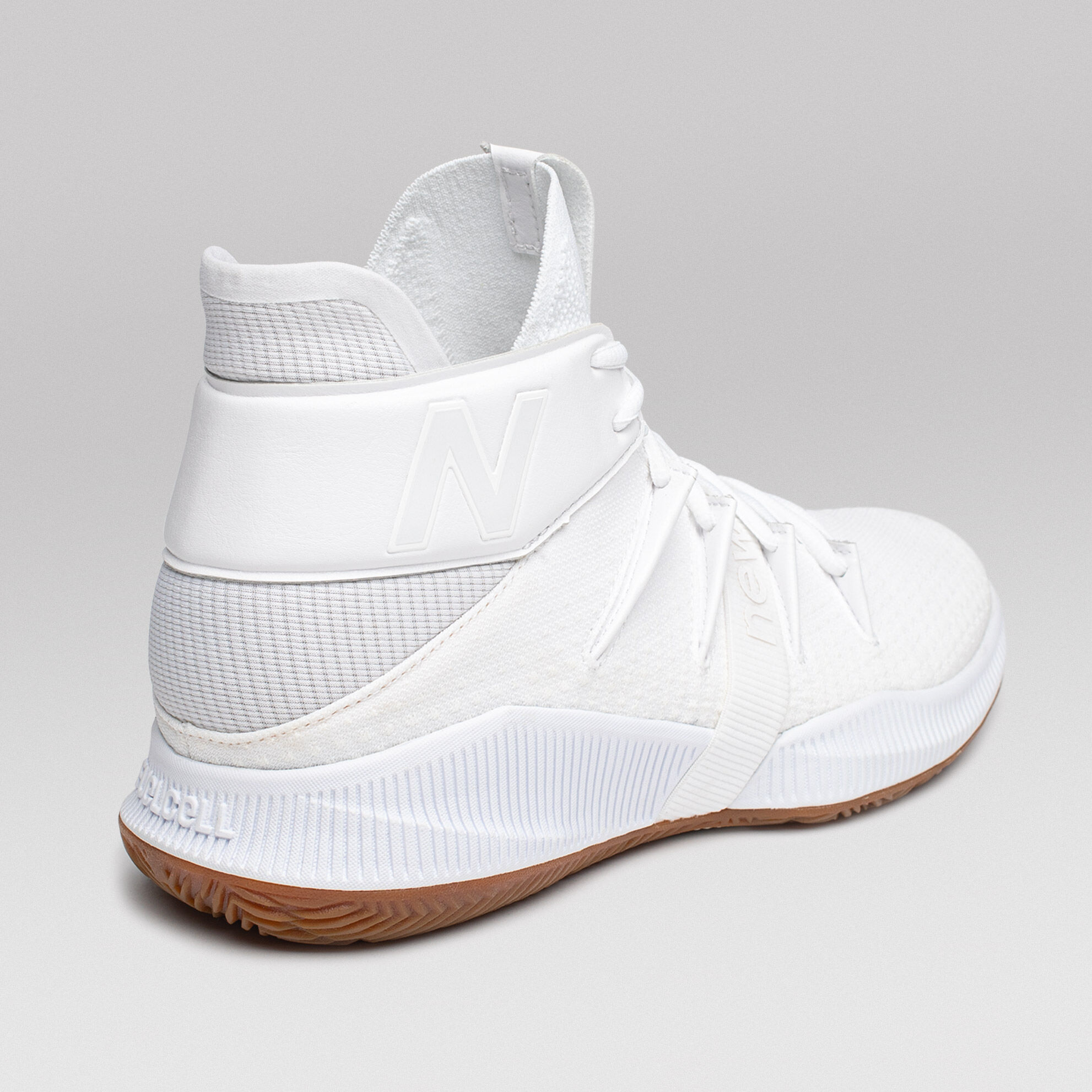 OMN1S Low all white shoe showing the back of the heel