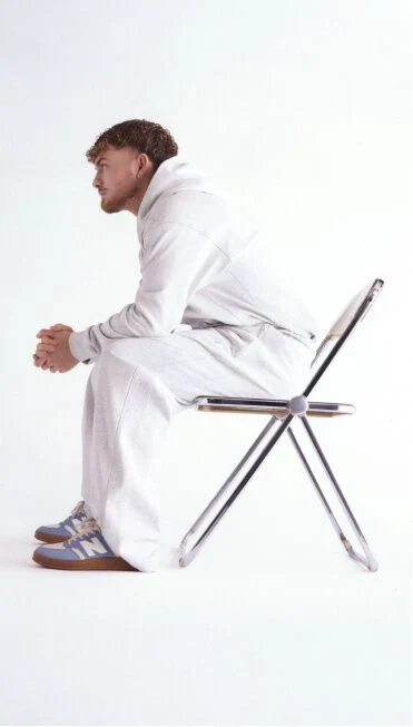 Harvey Elliott wearing blue T500 shoes.