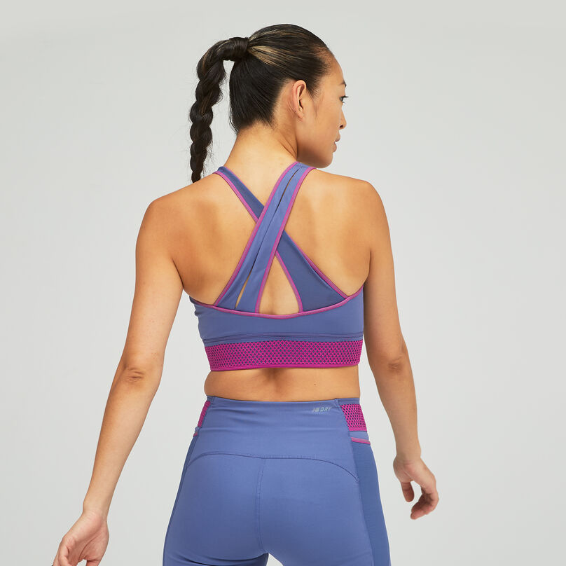 Model with her back turned, focusing on the crop.